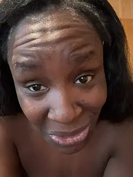 saltlightEmber stripchat live cam model