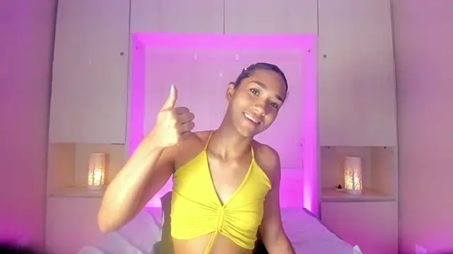 AnahiCollins stripchat live cam model