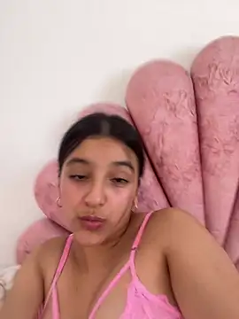 IrisFyre stripchat live cam model