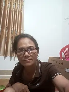Vieekee stripchat live cam model