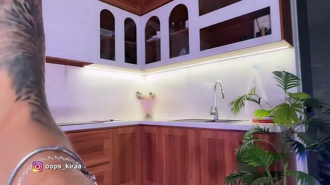 Meow_Kira stripchat live cam model