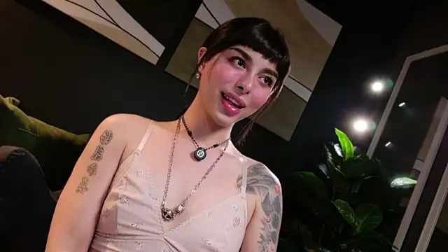 LetisiaRocks stripchat live cam model
