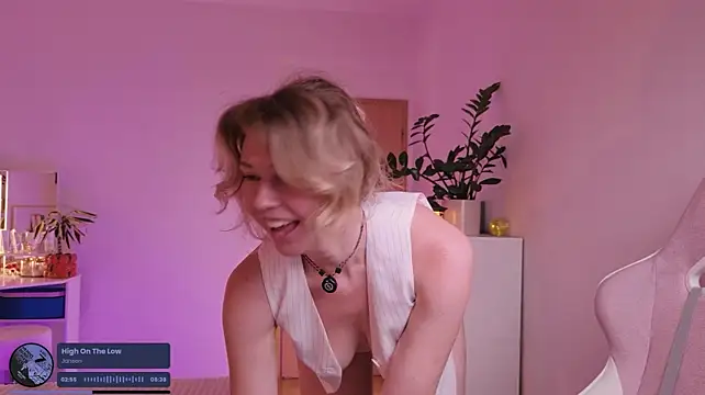 ellathemuse stripchat live cam model