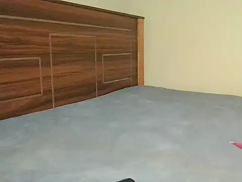 sexycutiey stripchat live cam model
