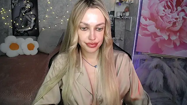 NickyAdamidi stripchat live cam model