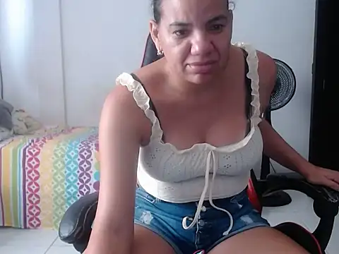 Adriana_0312 stripchat live cam model