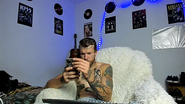 Huntall77 stripchat live cam model