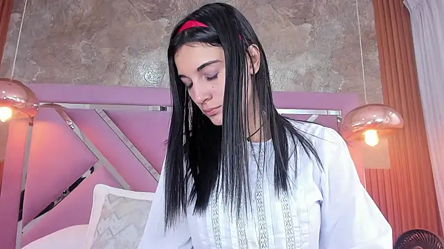 MilaWhitte stripchat live cam model