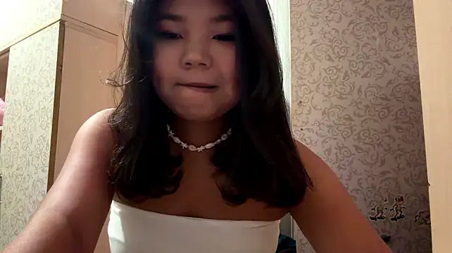 JohannaMickiewicz stripchat live cam model