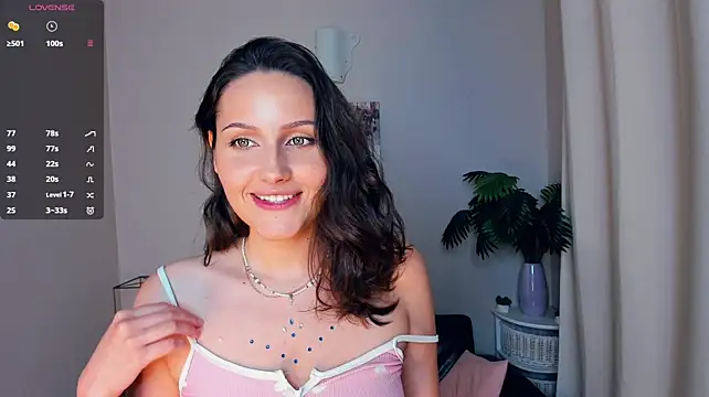 YettaMead stripchat live cam model
