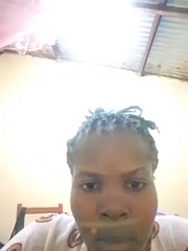 pretty-zuri stripchat live cam model