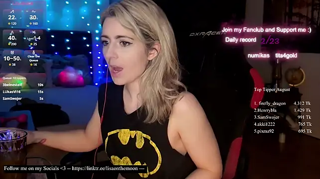 Lisaonthemoon stripchat live cam model