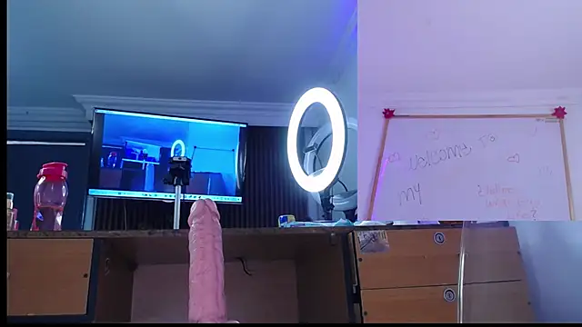 SeleneMore stripchat live cam model