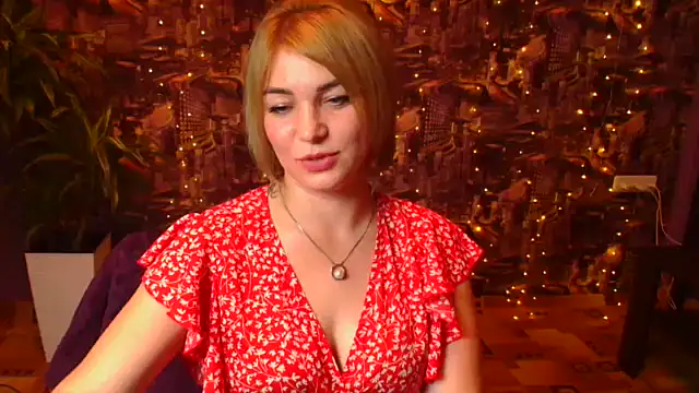 CuttieEmma stripchat live cam model