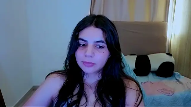 _elenna stripchat live cam model