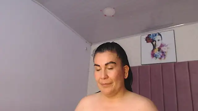 AriannaAdames stripchat live cam model