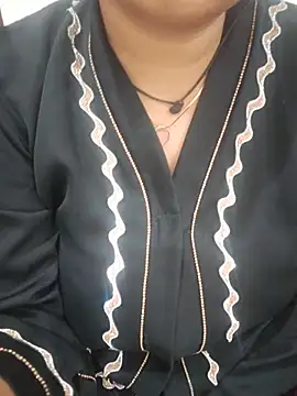 Mahiraa-Khan stripchat live cam model