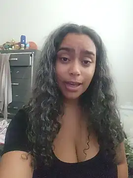 cinnaminnie stripchat live cam model