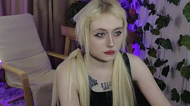 rraffaellka stripchat live cam model