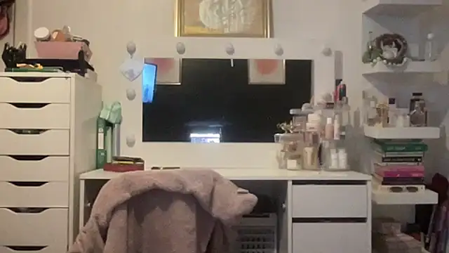 PETITEGODESSXO stripchat live cam model