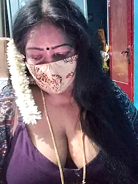 maniisha stripchat live cam model