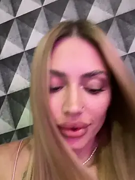 Elizabeth_Tay stripchat live cam model