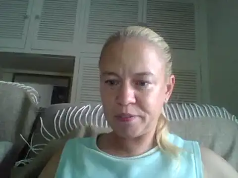 jennyblondeuk stripchat live cam model