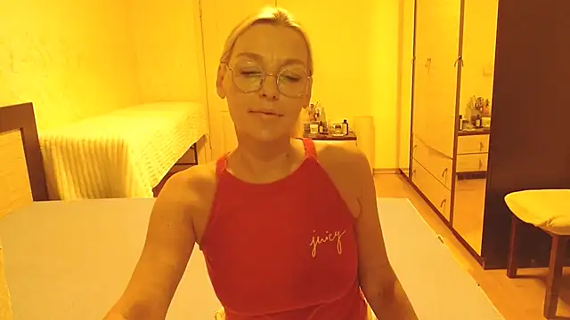 oilullaby stripchat live cam model