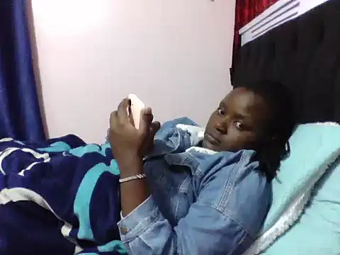 sexy-nyams stripchat live cam model