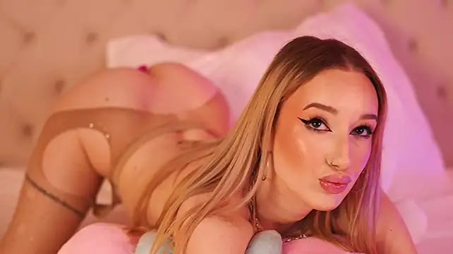 EmmaNaughtiness stripchat live cam model