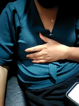 Anuhot190 stripchat live cam model