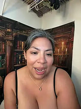 BettyWhispers stripchat live cam model