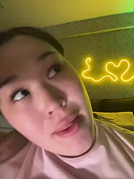 MinamiOnizuka stripchat live cam model