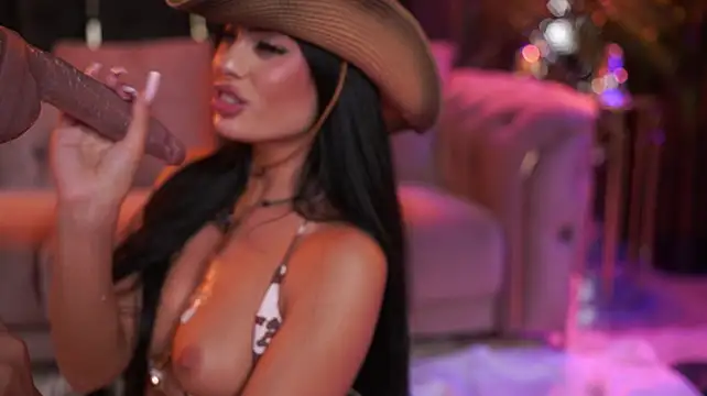 RavennaDArcy stripchat live cam model
