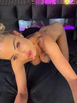 MilaMaaay stripchat live cam model