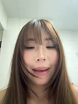 77momomo stripchat live cam model