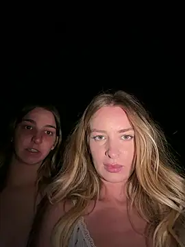 DoriDelux66 stripchat live cam model