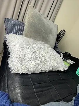 JJsbigbootywify stripchat live cam model