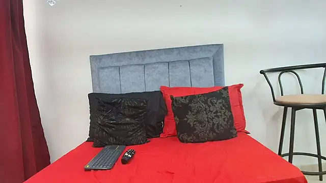 Atenis_thompson stripchat live cam model