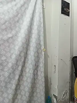 Riya_hot8 stripchat live cam model