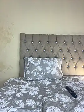 NiqiiRavenous stripchat live cam model