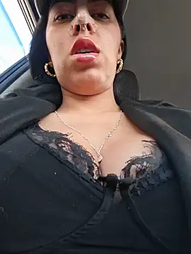 Luianna stripchat live cam model