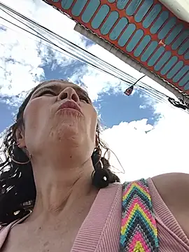 MireyaTorresGu stripchat live cam model