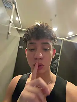 yoursexyjose stripchat live cam model