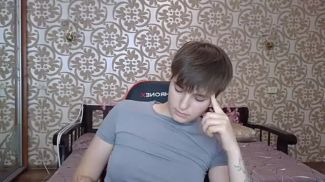 EmyHills stripchat live cam model