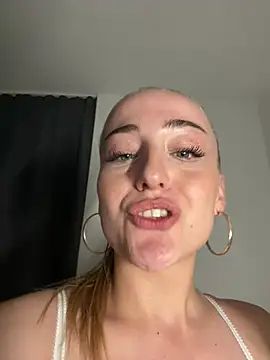 Cutie_Sara stripchat live cam model