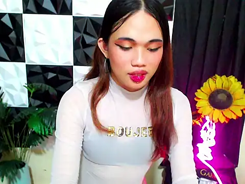 Sweetxxxkisha stripchat live cam model