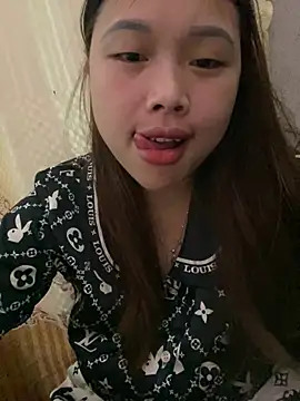 Emxinhka1 stripchat live cam model