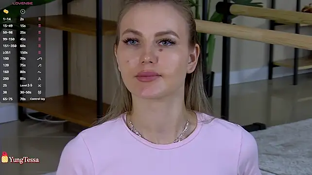 YungTessa stripchat live cam model