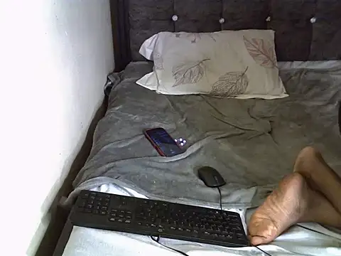 sweettravis stripchat live cam model